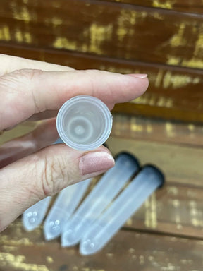Tubete Transparente com Tampa (5 unidades) – Hidratação para Raízes Expostas em Clima Seco ou Viagens